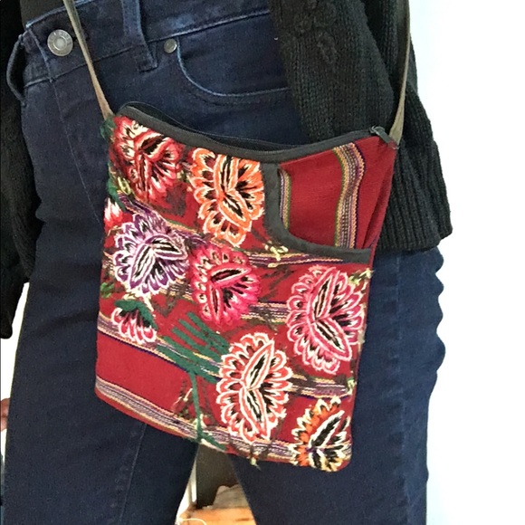 Small embroidered flower purse - Picture 3 of 3